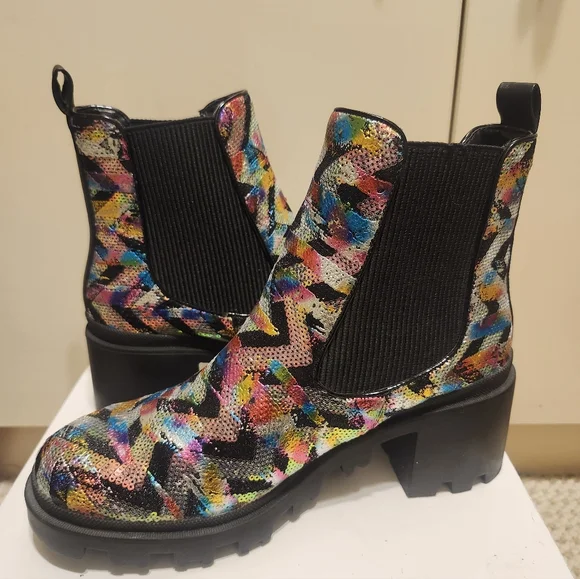 Betsey Johnson “Rowann” Rainbow Sequin Metallic Lug-Sole Boots Sz. 9.5 Ret. $178 - Picture 4 of 9